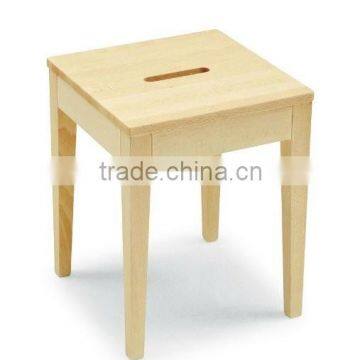 This low stool is made entirely of solid wood and is easy to move.