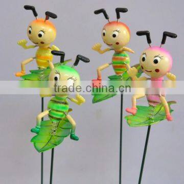 4 inch Plastic Cartoon Ant on Leaves Garden Ornaments, Ant Animal Toy, Cheap Wholesale China Toy