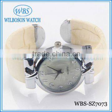 Cheap alloy with leather fashion bangle watch for women and girls