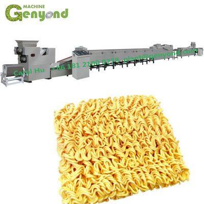 Máquina de fritar macarrão instantâneo elétrica. Equipamento de fábrica para cozinhar macarrão instantâneo sem fritura ao vapor.