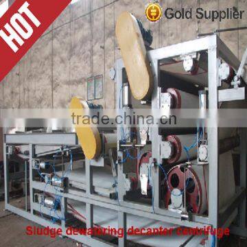 High efficiency sludge dewatering belt press