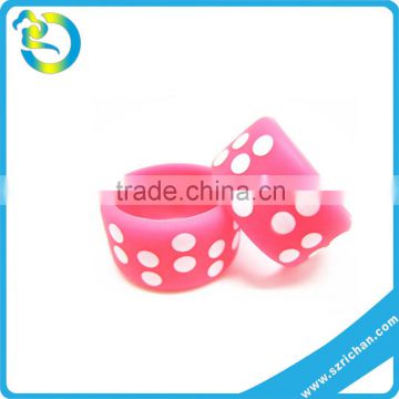 fashion shape custom rubber finger ring /silicone finger band/silicone thumb ring