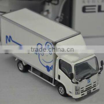 1:43 die cast Isuzu truck model