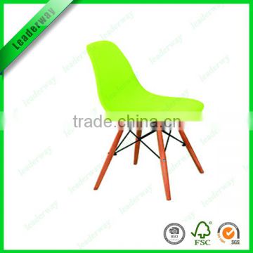 Hot design plastic floor chairs with back support with wood legs