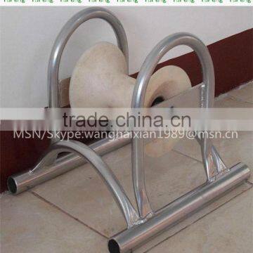 Straight line cable roller