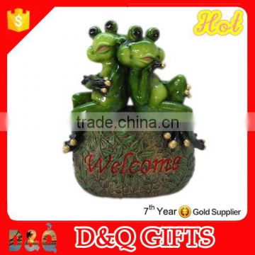 medium couple frog resin garden statues