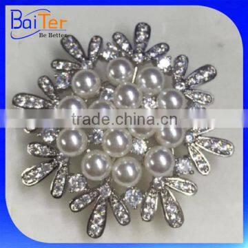 China Wholesale Snowflake Pearl Brooch Pin/Custom Made Rhinestone Brooch For Wedding Invitation