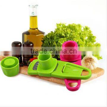 plastic Garlic Grater / Garlic Mill / Grater Reibe /Garlic peeler