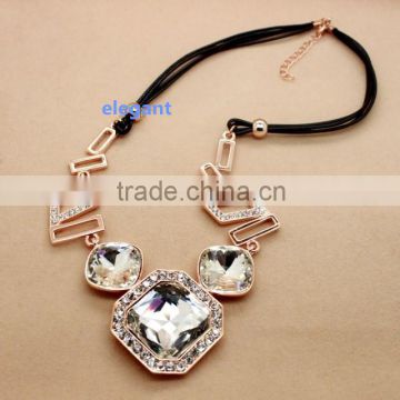 WOMEN FASHION ELEGANT CRYSTAL NECKLACE WITH ALLOY AND LEATHER