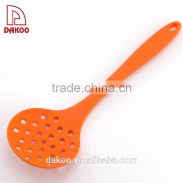 High Temperature Resistant Long Handle Silicone Colander photo-2
