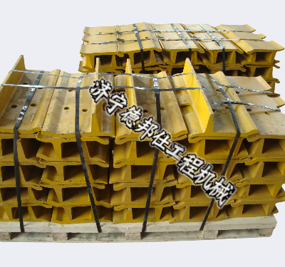 excavator PC300-8mo  front idler 207-30-00691