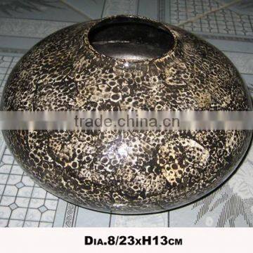 An Unique Design: A 8/23XH13cm Vietnam Lacquer Vase