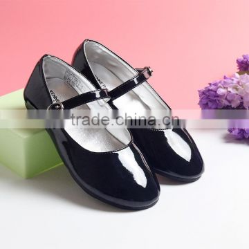 The fall of foreign trade new girl shoes Europe eplosive child models women shoe in black patent leather shoes.