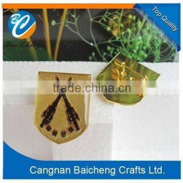 Wholesale fashion badges of safety pins by creative customized design for ladies and gentlemen' clothes and bags in competitive