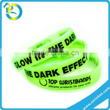 fashion style customized logo silicone rubber glow in dark bracelet