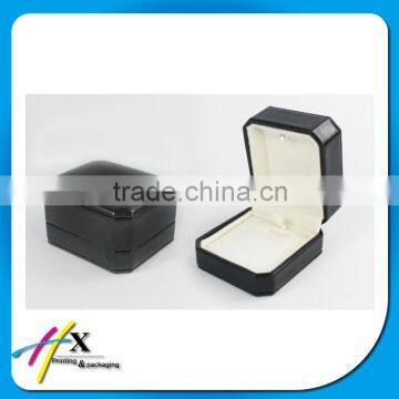 2016 newly exquisite glosssy PU coated plastics rings boxes