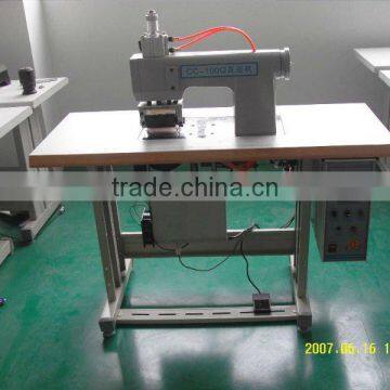 Ultrasonic lace making machine