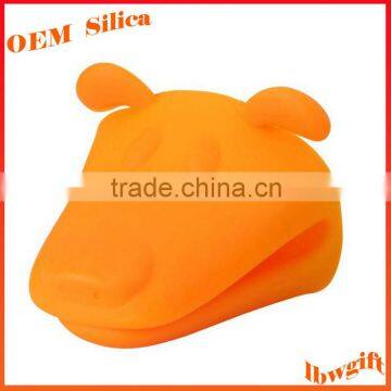 Animal shape FDA silicone gloves silicone insulating glove