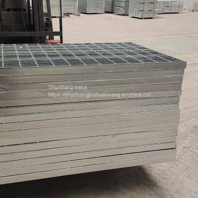 Heavy duty steel grating