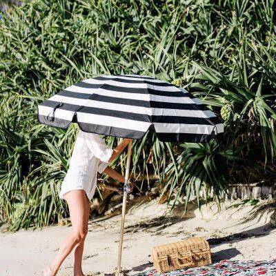OEM Customized 8FT Tilting Beach Umbrellas Wholesale Outdoor Patio Umbrella Striped Polyester UV Protection Sand Anchor