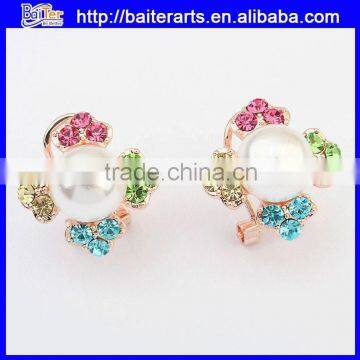 wholesale white pearl decorated clover shape design alloy Stud Earrings