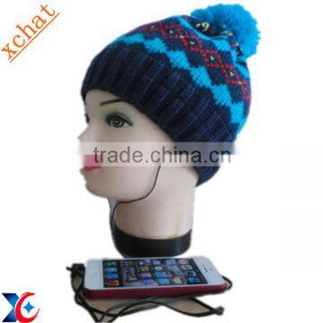 Pom pom knitted beanie hat headphone