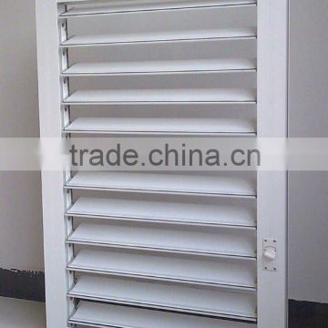 Aluminium louvered window