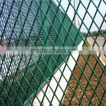 Expanded mesh fence