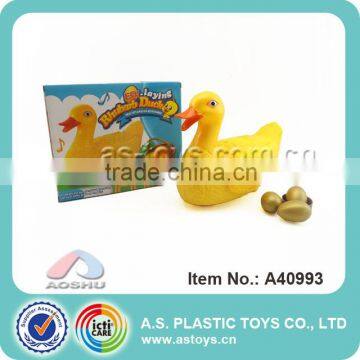 B/O plastic duck with egg with light and muisc