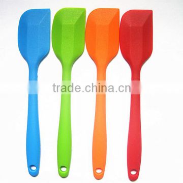 Wholesale non-stick FDA food grade heat resistant kitchen cookware seamless Medium size 21cm silicone waxing spatula