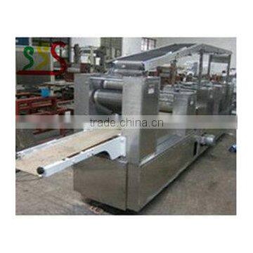 Roller rotary cutter machine with seasoning sprinkle