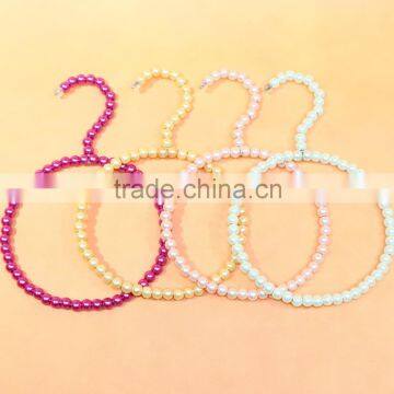 Durable cute fashion round pearl hanger