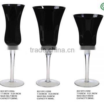 well-marked black glass champagne glass and wine glass