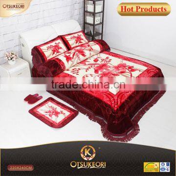HOT!100 polyester blanket and 6PC bedding sets with floor mat and long pillow.
