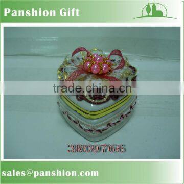 Heart shaep ceramic trinket box