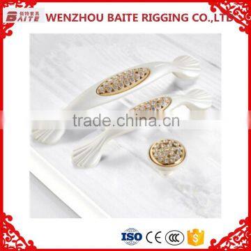 Manufacturers selling luxury diamond crystal handle set ,auger drawer handle ,European cabinet wardrobe drawer hardware