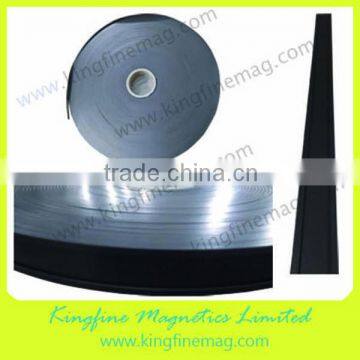 Flexible rubber magnetic strips