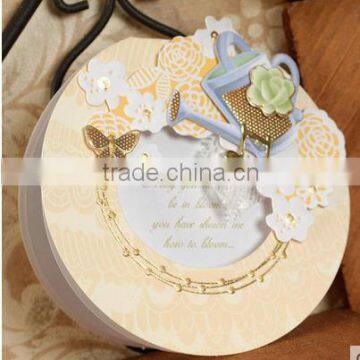 Aesthetic appearance circular stereo handmade card /photo frame