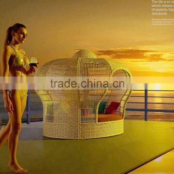 2016 Outdoor garden furniture design rattan pool crown sunbed Wicker Poolside Sunbed