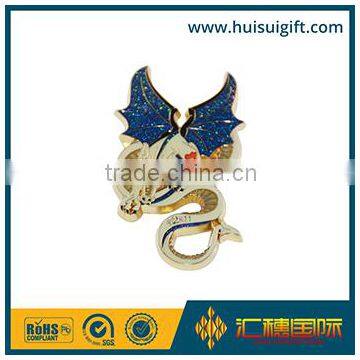 wholesale promotional fashionable pins of metal gold laepl pin with glitter