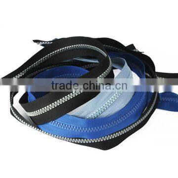 2015 Top Quality #5 Close End Auto Lock Plastic Low Price Plastic Zipper photo-4