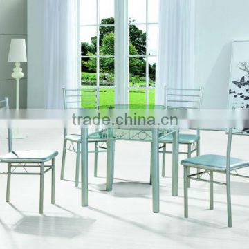 round dining table