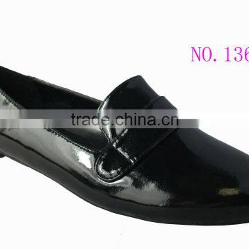 ladies fashionable black leather flat shoes