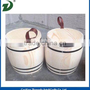 Small wooden barrel with lid