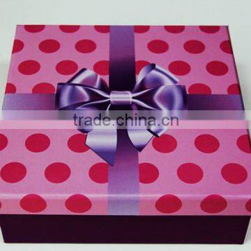 Top and bottom gift box for children