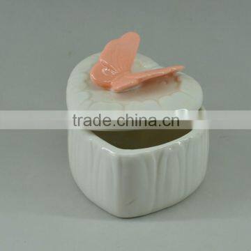 Special heart-shaped ceramic candlestick ornaments