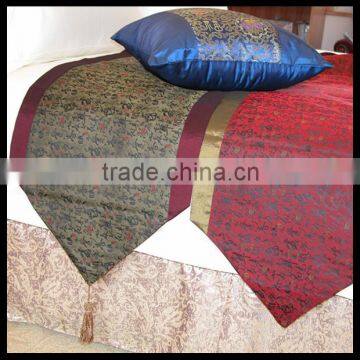 OEM factory wholesale fancy hotel bed runner/50*50cm cushion cover