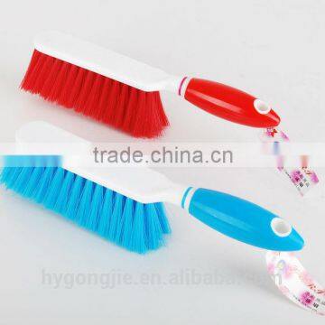 plastic bed brush