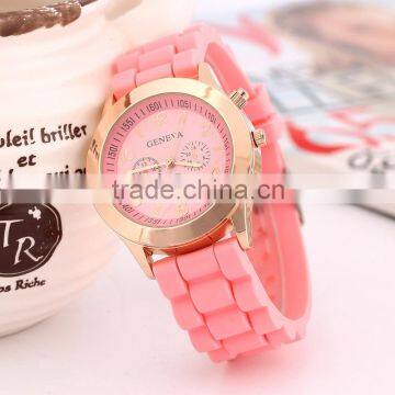 MOQ 100pcs in Your Logo Wholesale Professional Fashion Unisex Silicone Geneva Wristband Watch