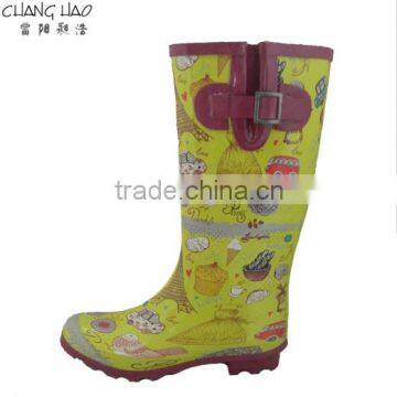 Rubber rain boot women fashion boot has yellow ground with cartoon printed with hasp